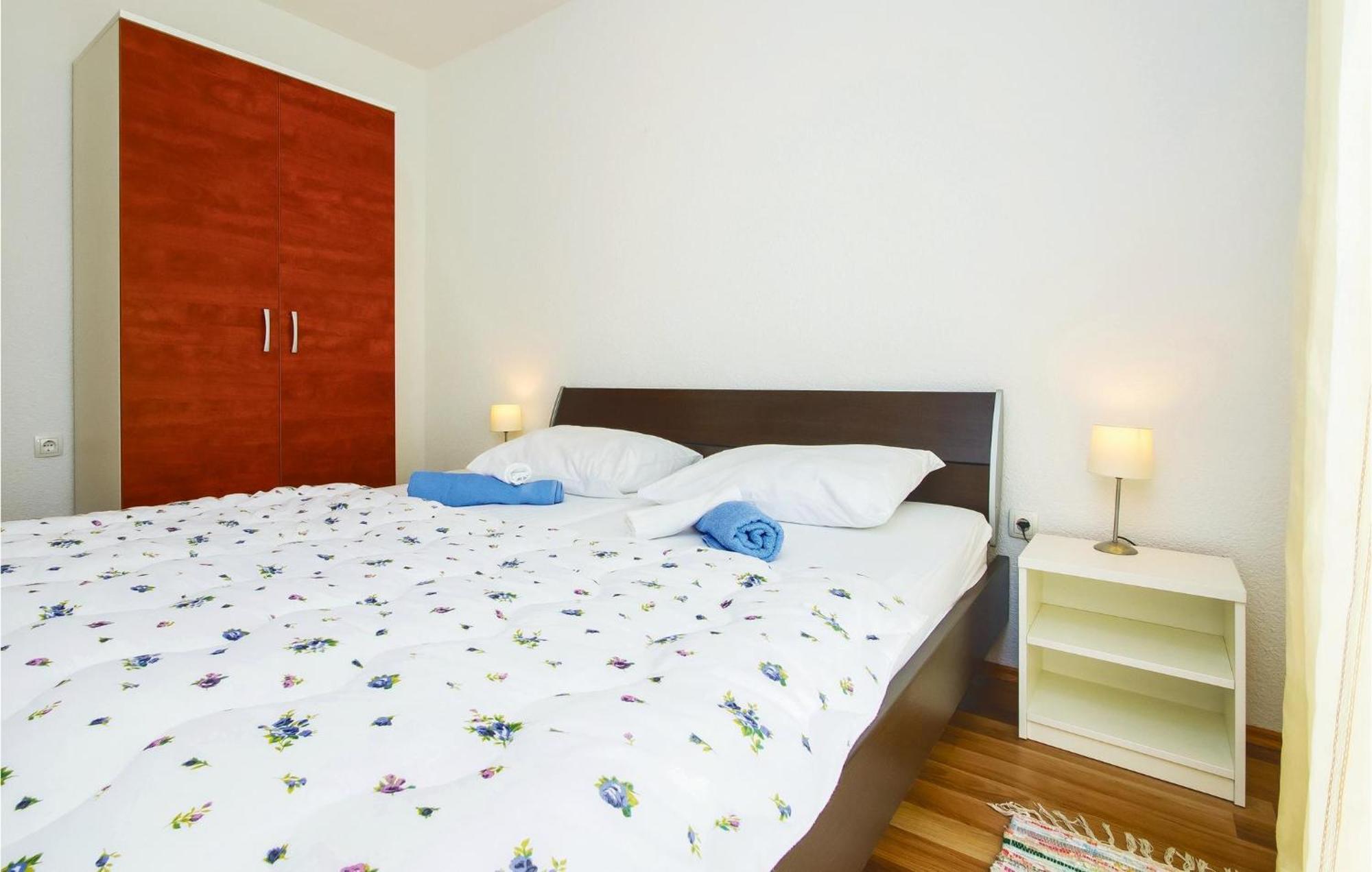 Gorgeous Apartment In Mali Rat With Kitchen Sumpetar ภายนอก รูปภาพ